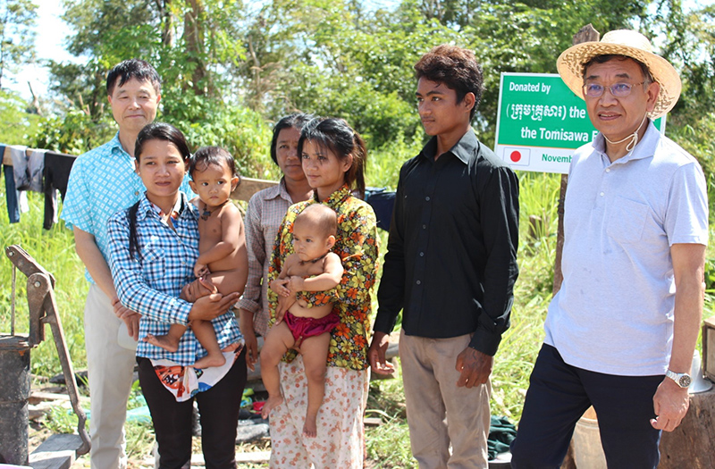 ④ ポーンさん家族と井戸寄贈会員