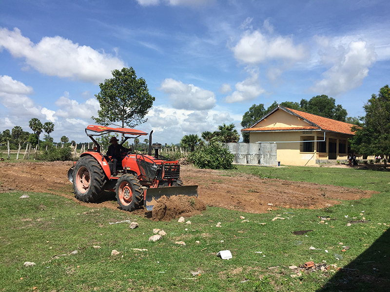 ブルトーザーで整地