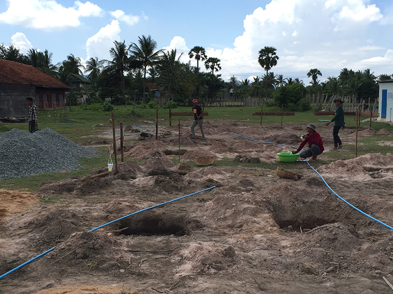 現場　柱の基礎ができてきました。
