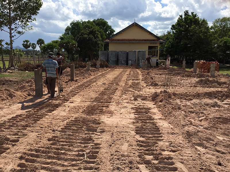 整地とレンガ積み準備3