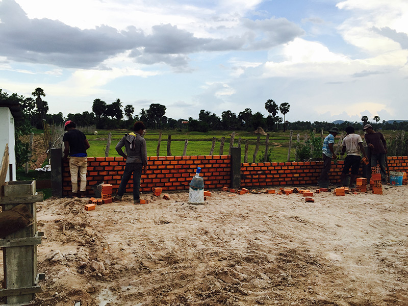 レンガ積み開始