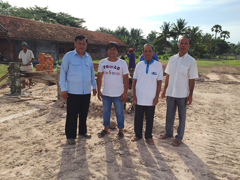 コンポット県で一番偉い人と校長先生村長さん