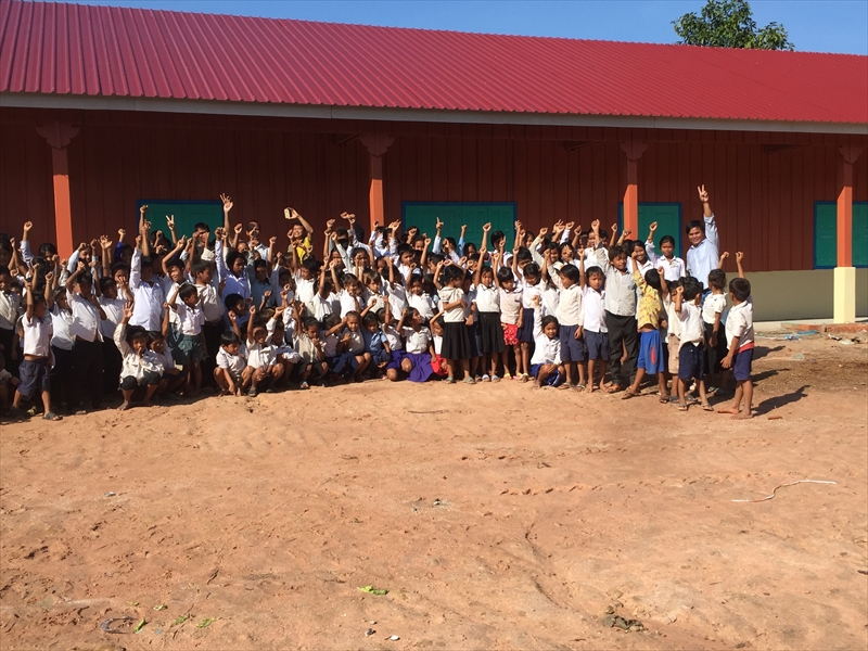 校舎と子どもたち万歳