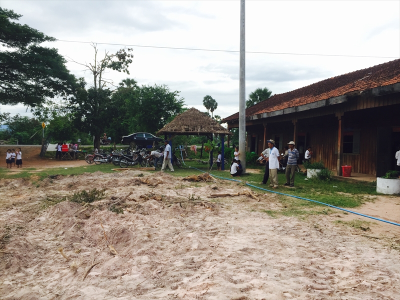 古い校舎と整地