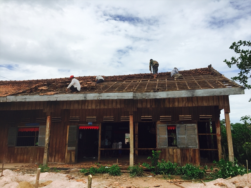 旧校舎取り壊し屋根