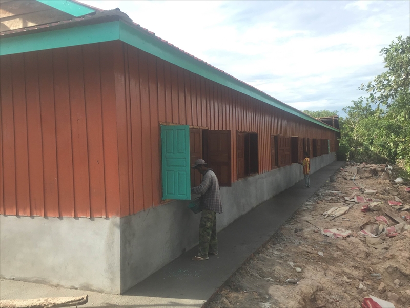 校舎裏側です。