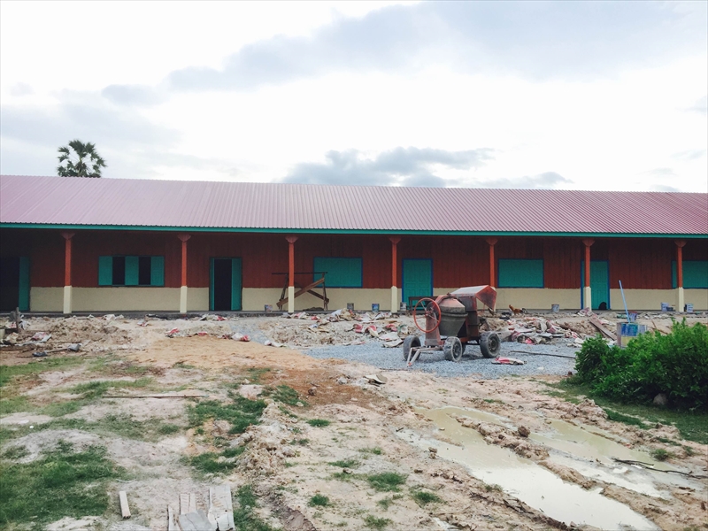 ほぼ完成した校舎。プレイクチェイ小学校のようです。