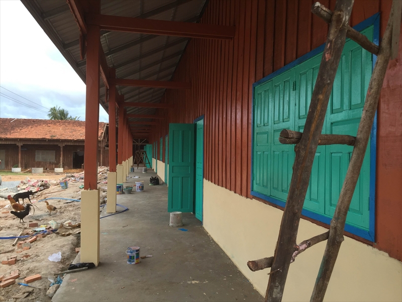 新校舎と旧校舎表側